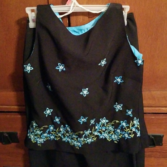 Sleeveless Pant Suit - Picture 2 of 3